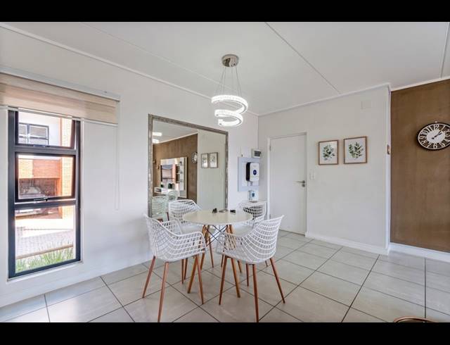 2 BEDROOM APARTMENT TO LET IN BALLITO CENTRAL